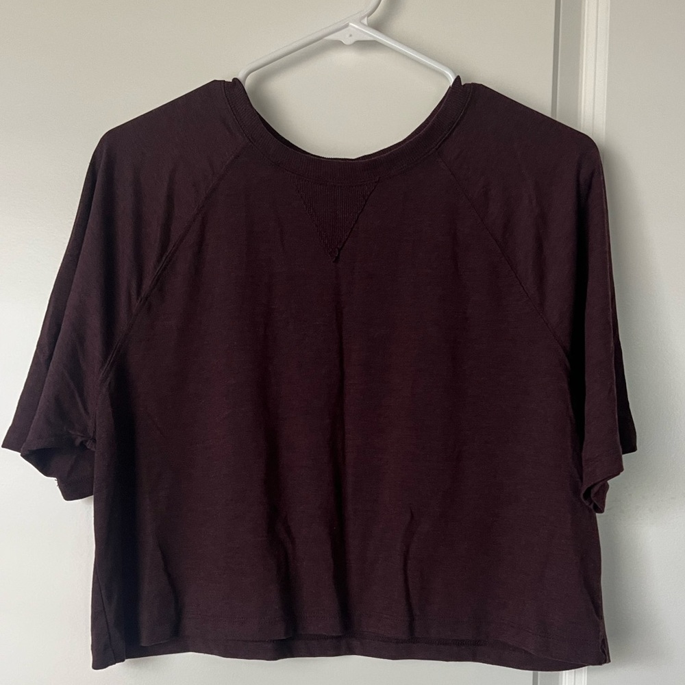 Side L fabletics crop top.